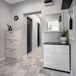 Lejlighed Center 2br W/ Free Parking & Terrace *