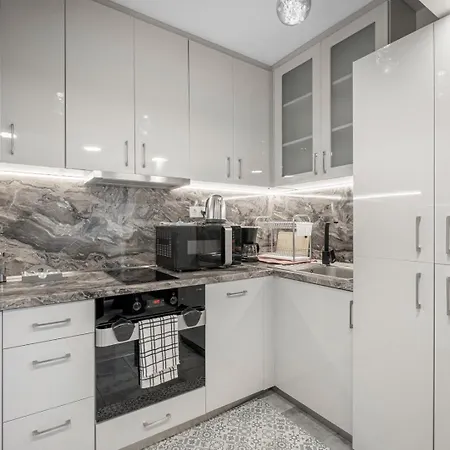 Center 2br W/ Free Parking & Terrace Plovdiv