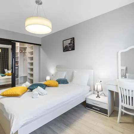 Center 2br W/ Free Parking & Terrace * بلوفديف