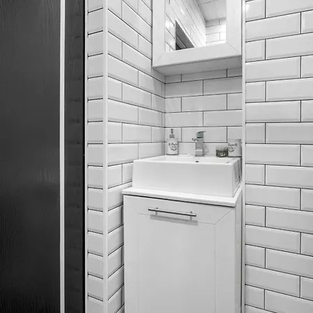 شقة Center 2br W/ Free Parking & Terrace *